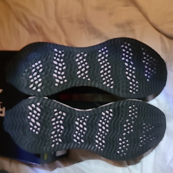 Sneakers - Picture 2 of 6